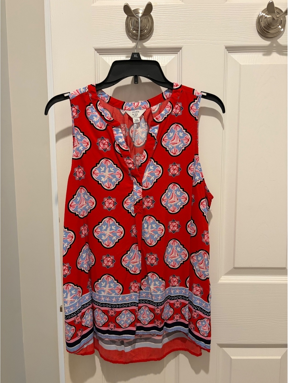 Crown & Ivy Red printed beach sleeveless blouse - PXL